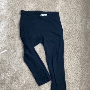 Black Old Navy leggings capris with lacing in back Old Navy active wear medium